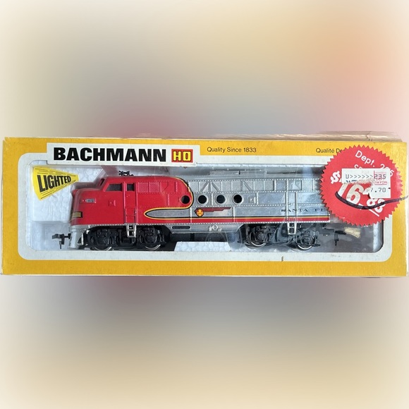 Bachmann “Chrome EMD FT Diesel Santa Fe” Locomotive - Picture 1 of 4